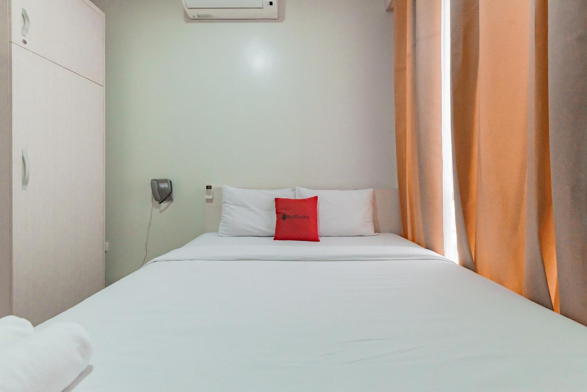 Reddoorz Near Pasar Baru Bandung Hotel Exterior photo